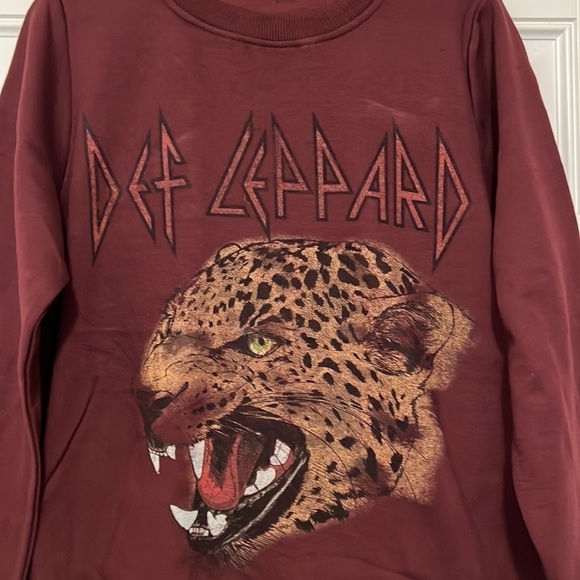 DEF Leppard Ladies Size Small Sweatshirt Nwt - Picture 2 of 7